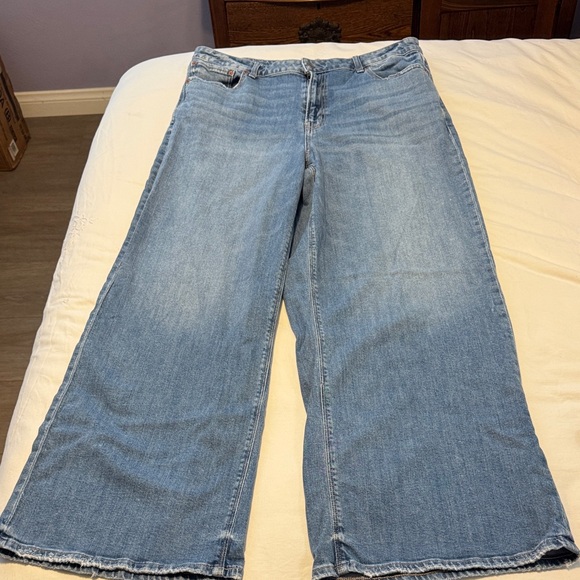 American Eagle Outfitters Light Blue Flare Jeans - Picture 5 of 12